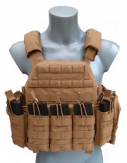 DCS 5.56 Coyote plate carrier klasse 4 + tasjes setup (04)